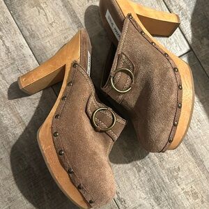 Steve Madden clogs